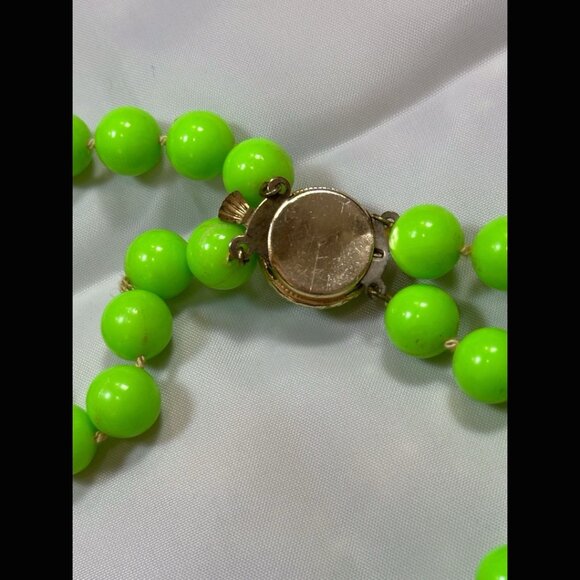 60s Vintage Lime Green Lucite Faux Pearl Necklace MCM Mod Long Costume 30" - Picture 10 of 10